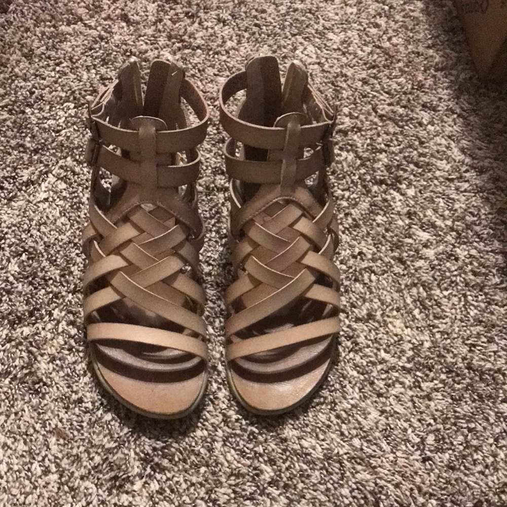 Woman’s Blowfish Sandal